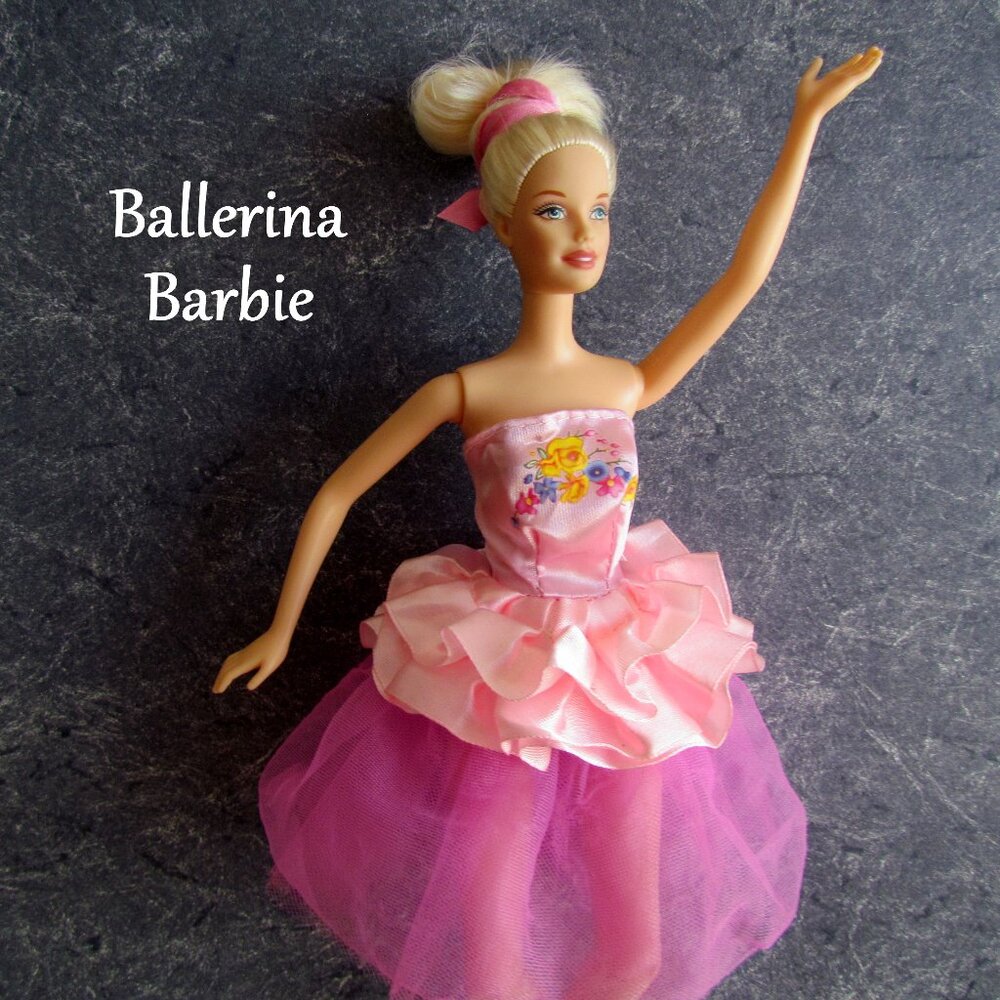 BARBIE, ROMANTIC BALLERINA - LOVELY BLONDE w 2 BALLET COSTUMES & HER STORY